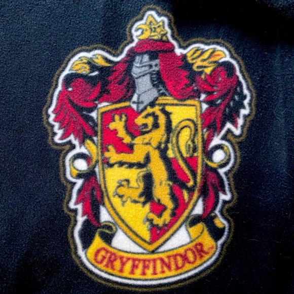 Harry Potter Gryffindore Snuggie - Picture 4 of 4